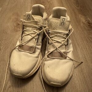 On cloud Running Athletic Sneakers in Cream/Beige